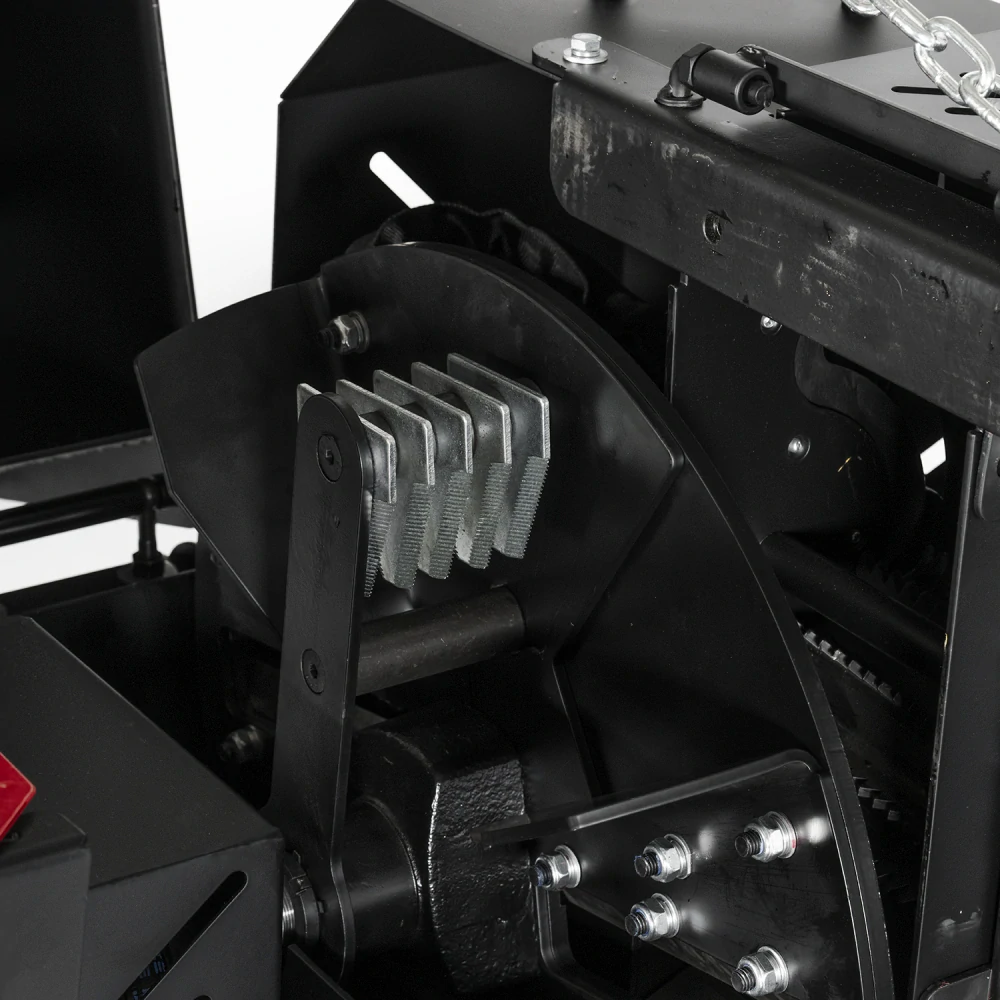 Benzínový štěpkovač LUMAG RAMBO HC15HV2 – hydraulické podávání, 150 mm