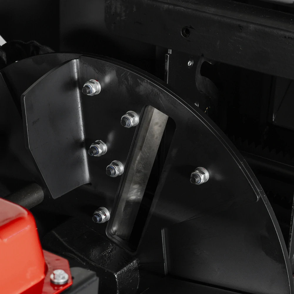 Benzínový štěpkovač LUMAG RAMBO HC15HV2 – hydraulické podávání, 150 mm